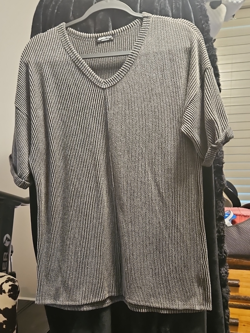 Oversized V-Neck Knit Shirt - Black & White